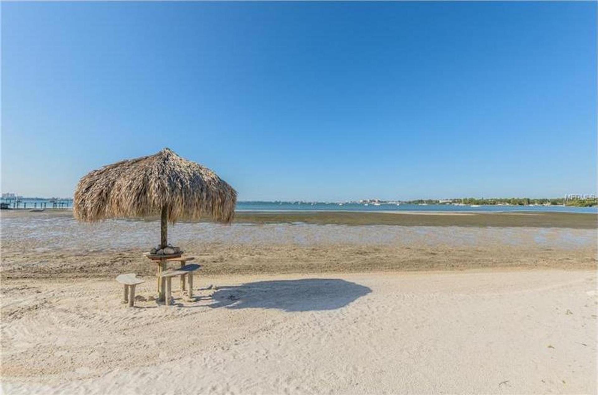 סיינט פיטרסברג Affordable Two Bedroom Tropical Condo - Private Beach, Pools, Hot Tub מראה חיצוני תמונה