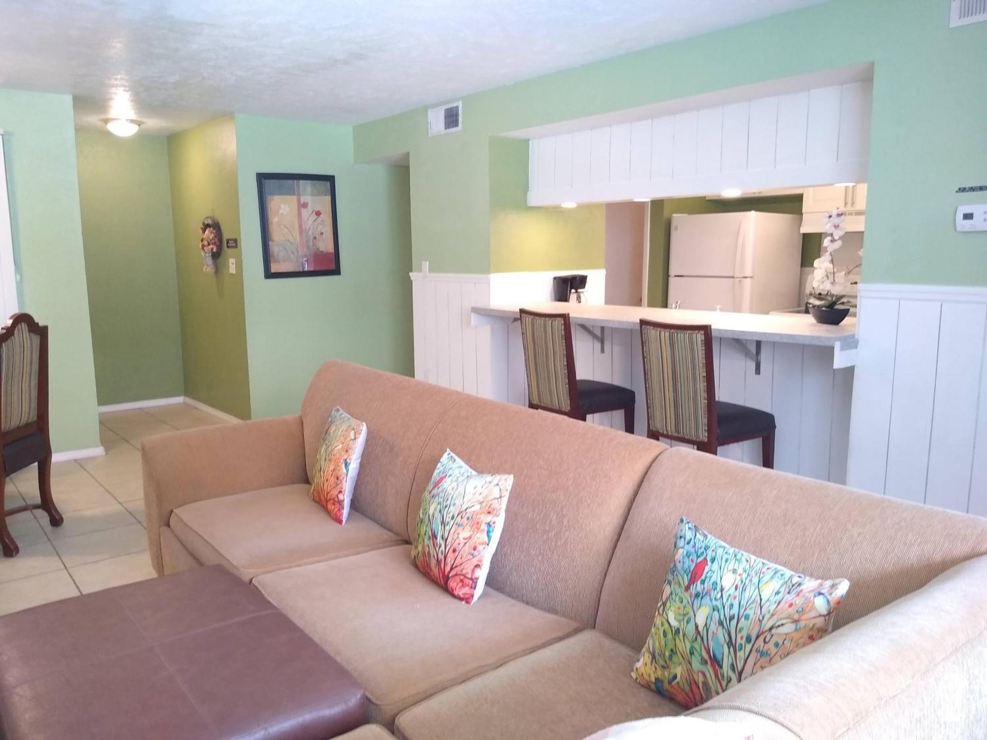 סיינט פיטרסברג Affordable Two Bedroom Tropical Condo - Private Beach, Pools, Hot Tub מראה חיצוני תמונה