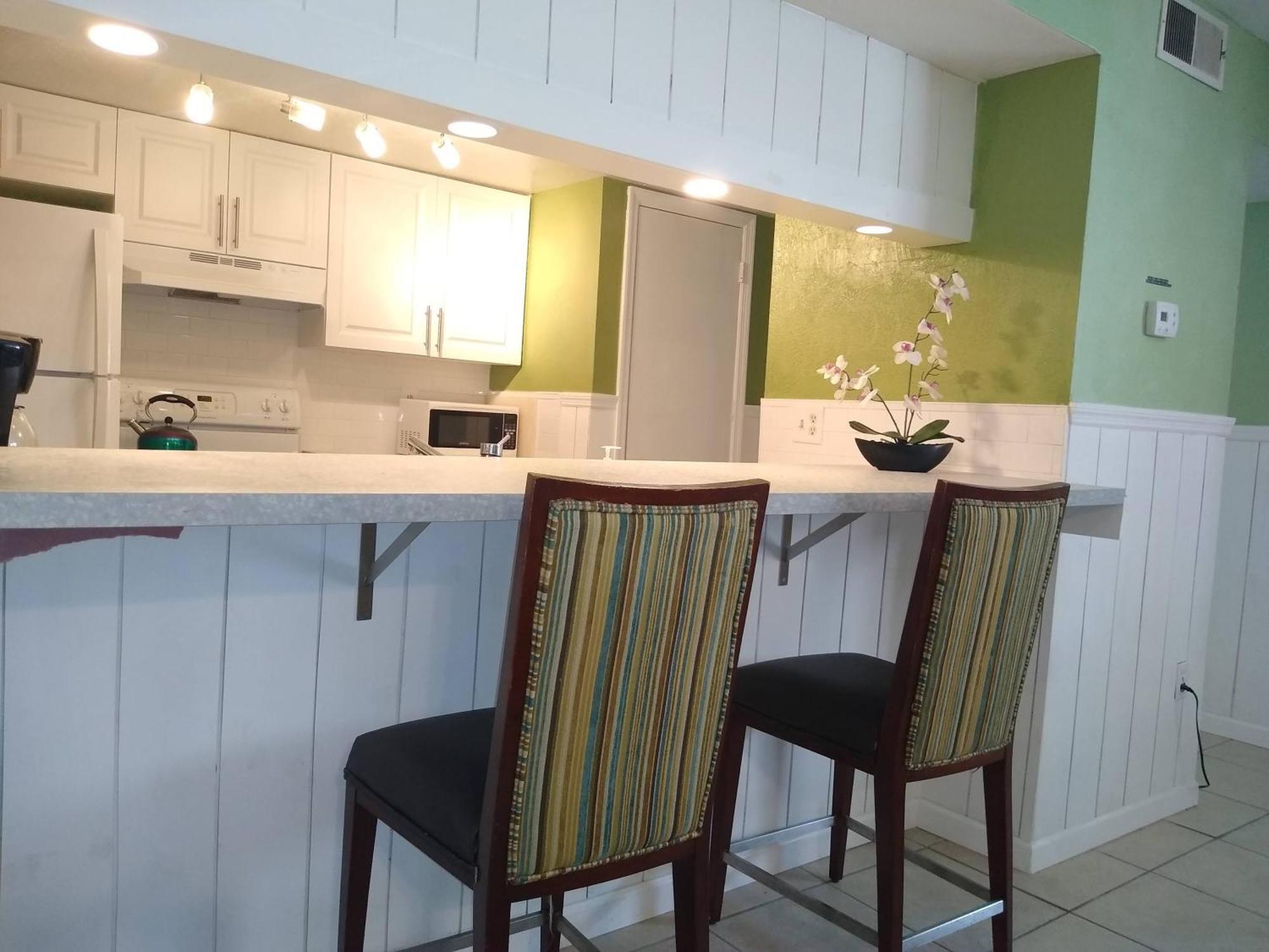 סיינט פיטרסברג Affordable Two Bedroom Tropical Condo - Private Beach, Pools, Hot Tub מראה חיצוני תמונה